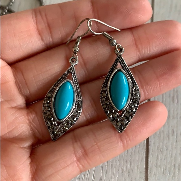 Silver and turquoise necklace and earrings set - Picture 3 of 4